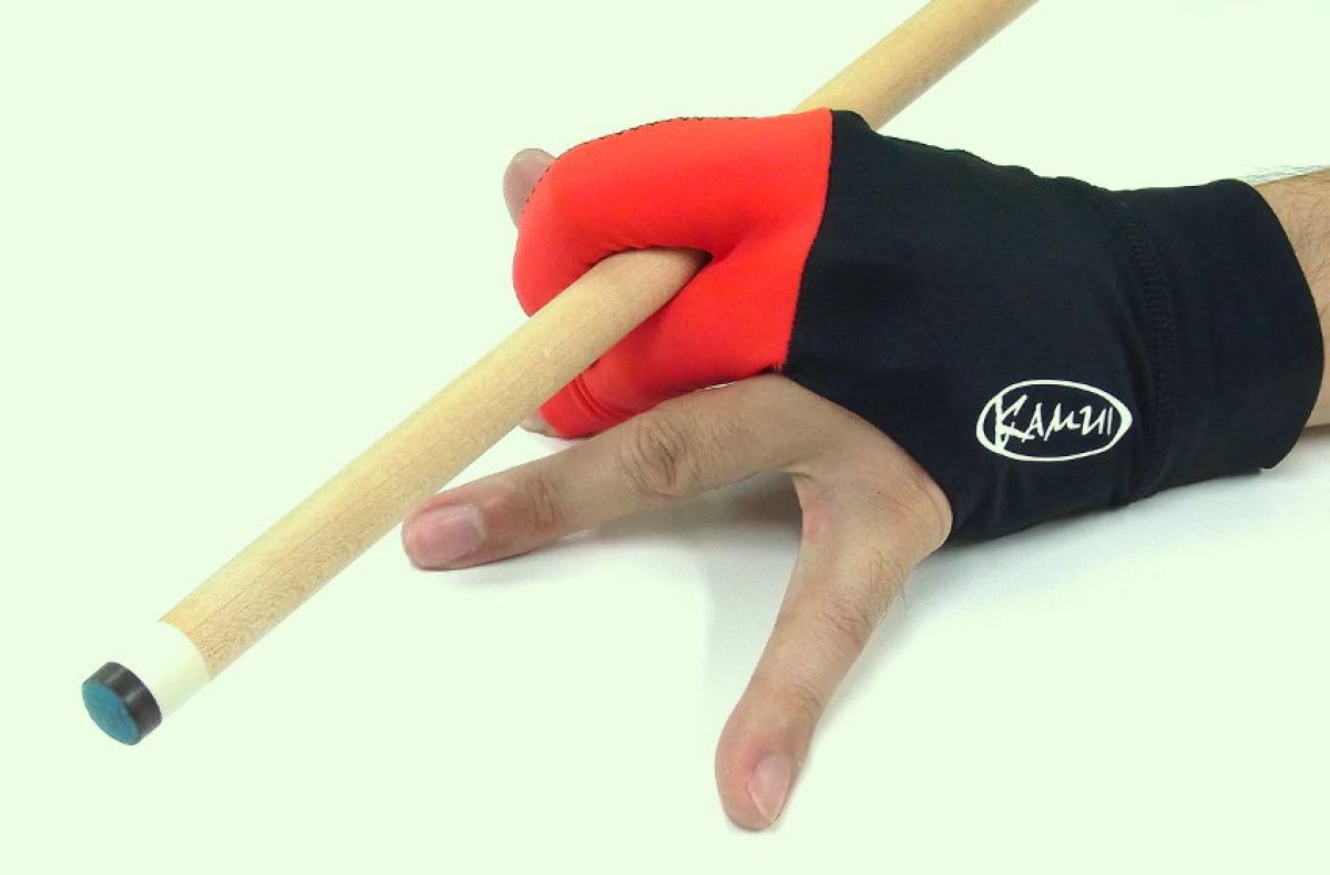 Kamui Glove (Red, action shot)